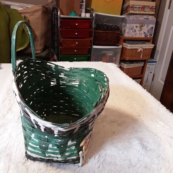 VINTAGE (1970's) Handcrafted Rare Woven Handpainted Christmas‎ Basket 10"… - Picture 6 of 14